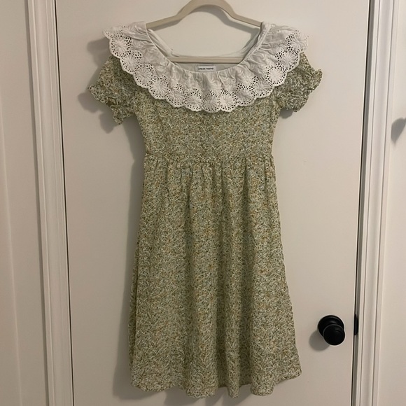 Urban Revivo ASOS - Frill Neck Floral Dress in Green - Picture 5 of 8